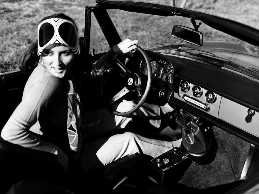 Интерьер Alfa Romeo 1750 Spider Veloce (105) 1967 года  (фото 16 из 16)